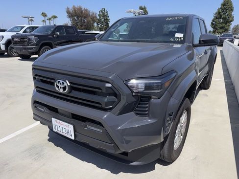Used 2026 Toyota Tacoma SR5 AWD/4WD image 2