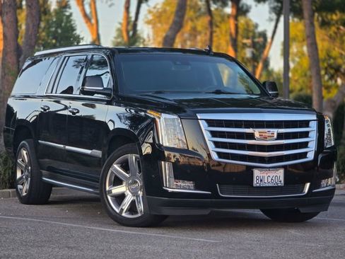 Used 2018 Cadillac Escalade ESV Luxury RWD image 1