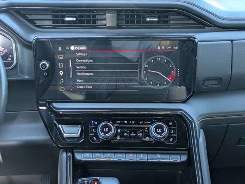 Used 2024 GMC Sierra 1500 AT4 w/ Technology Package AWD/4WD image 17