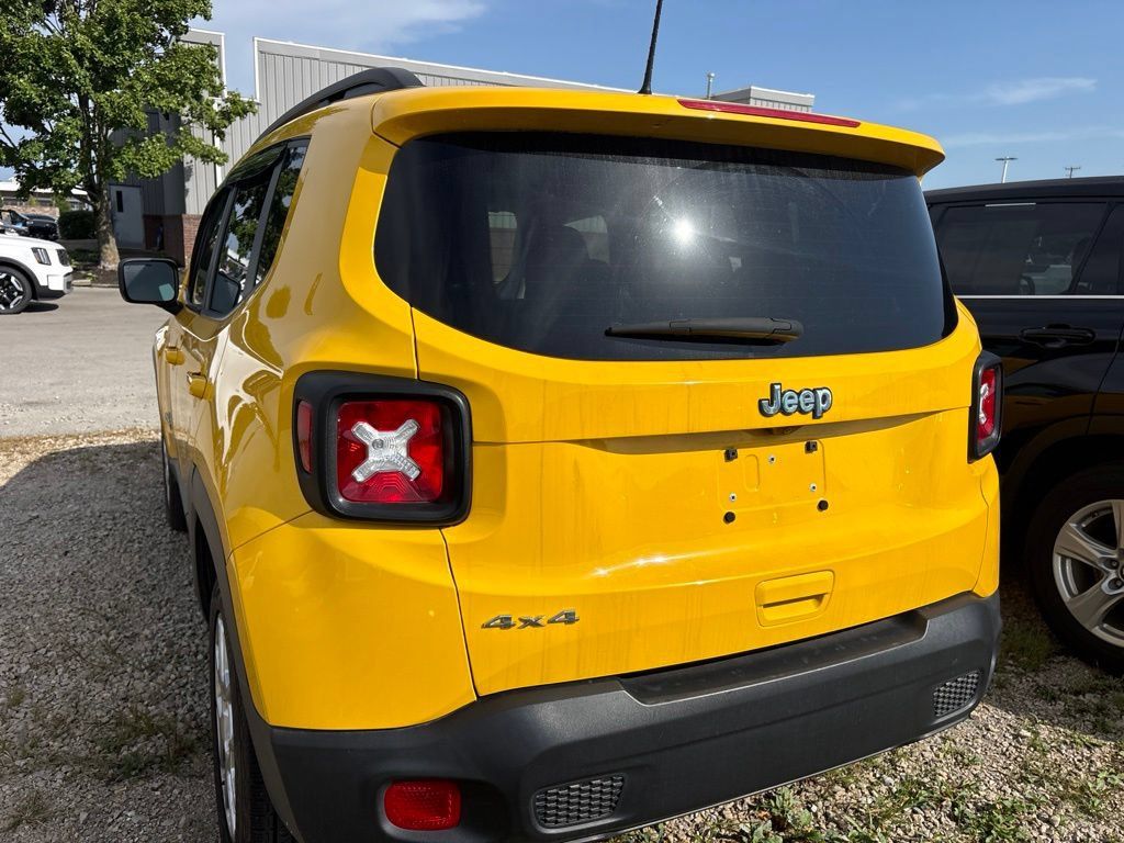 Used 2023 Jeep Renegade Latitude w/ Premium Group AWD/4WD image 9