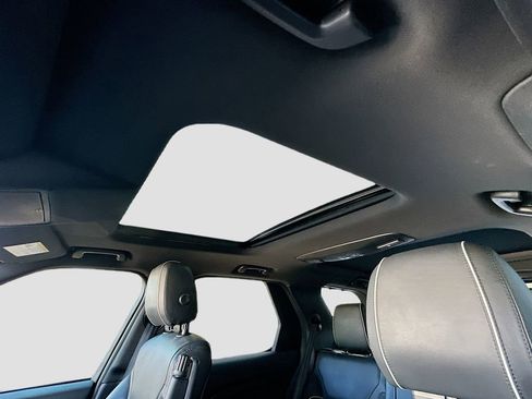 Used 2020 Land Rover Discovery HSE image 23