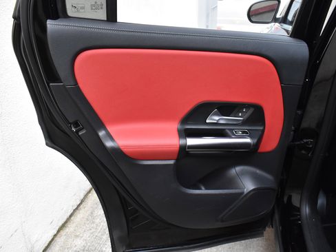 Used 2021 Mercedes-Benz GLA 250 4MATIC w/ AMG Line Exterior image 26