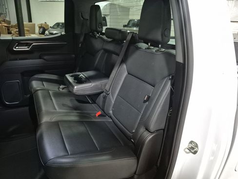 Certified 2025 GMC Sierra 1500 SLT image 24