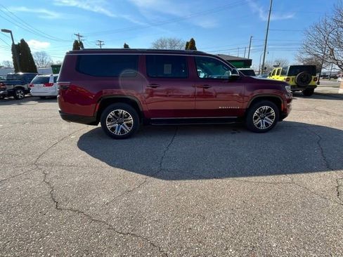 Used 2024 Jeep Wagoneer L Series II w/ Flexible Seating Group image 6