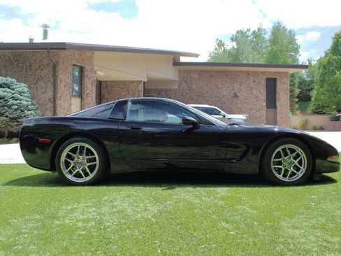Used 1999 Chevrolet Corvette Coupe w/ Roof Pkg RWD image 16