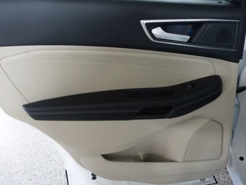 Used 2020 Ford Edge Titanium AWD/4WD image 19
