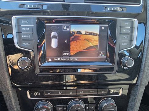 Used 2015 Volkswagen Golf SEL image 22