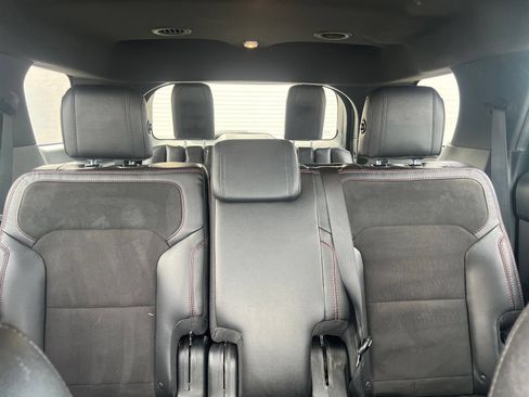 Used 2018 Ford Explorer XLT w/ Equipment Group 202A AWD/4WD image 33