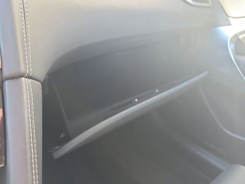 Used 2025 Genesis G70 2.5T image 33