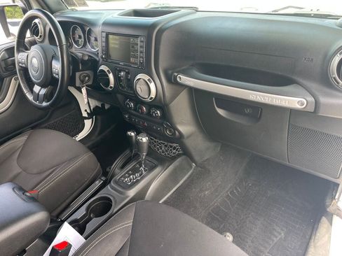 Used 2018 Jeep Wrangler Unlimited Rubicon w/ Cold Weather Group AWD/4WD image 28