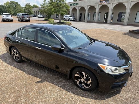 Used 2017 Honda Accord LX image 2