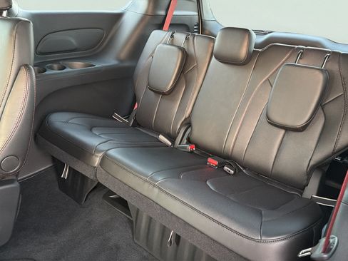 New 2027 Chrysler Pacifica Select FWD image 26