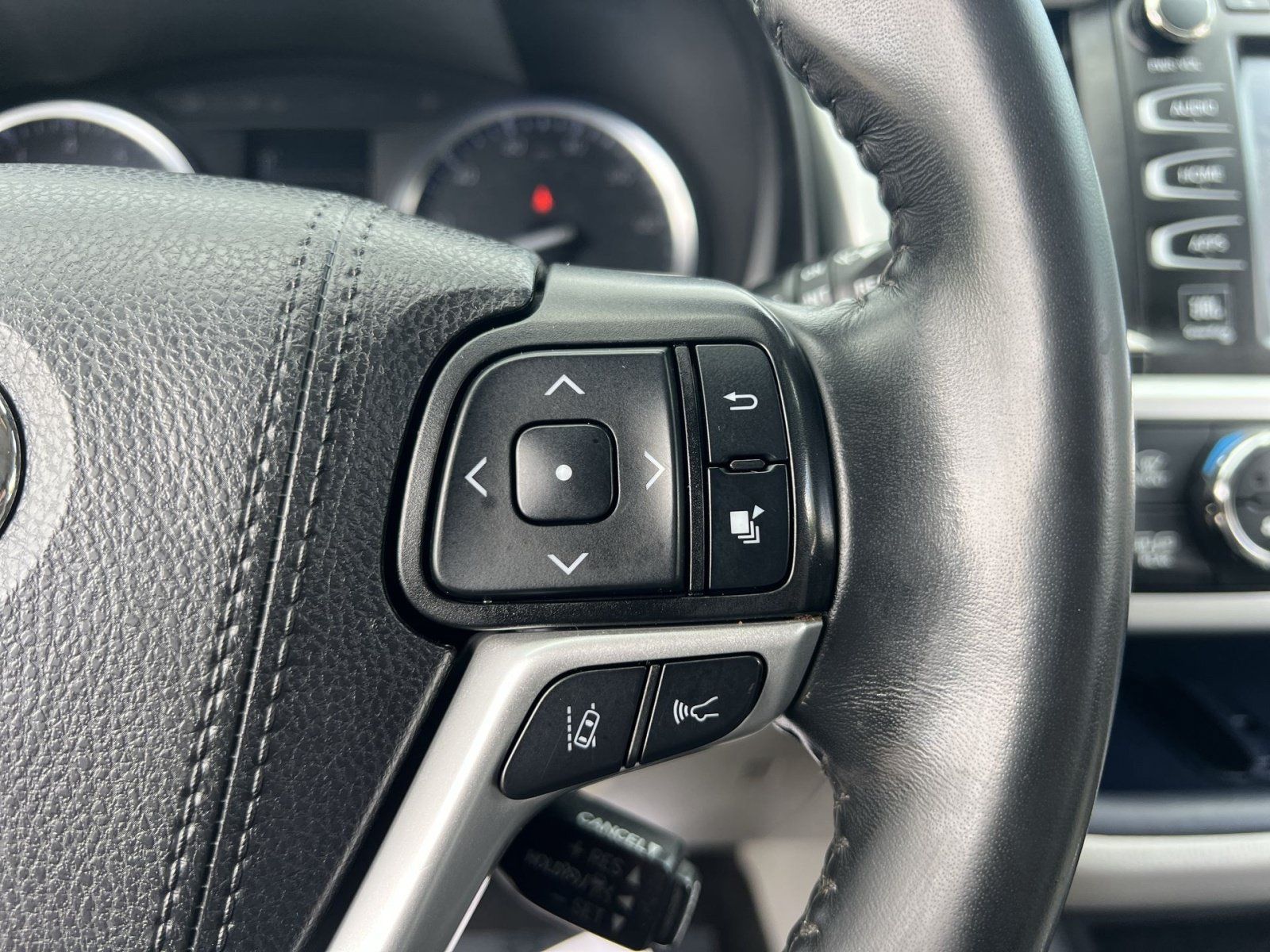 Used 2019 Toyota Highlander Limited AWD/4WD image 32
