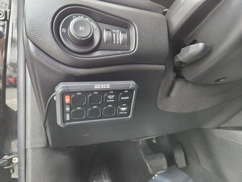 Used 2017 Jeep Renegade Altitude AWD/4WD image 24