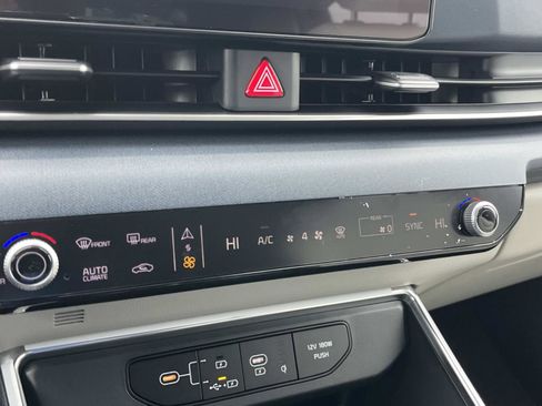 New 2026 Kia Carnival EX FWD image 34