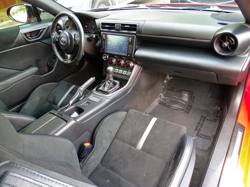 Used 2023 Toyota GR86 Premium RWD image 33