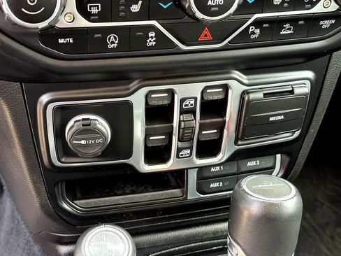 Used 2022 Jeep Gladiator Overland image 22