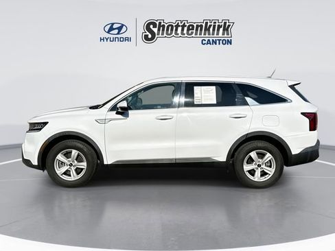 Used 2022 Kia Sorento LX image 5