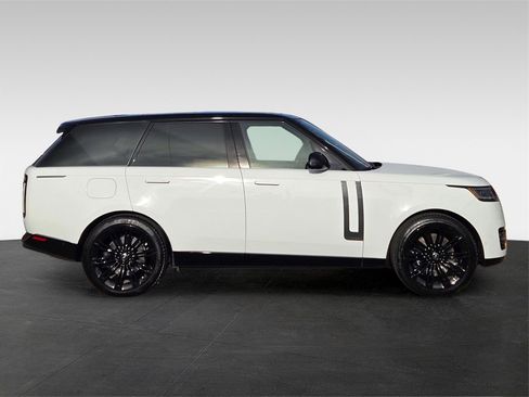 Used 2025 Land Rover Range Rover Autobiography image 7