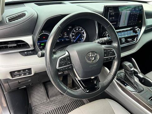 Used 2021 Toyota Highlander Platinum FWD image 16