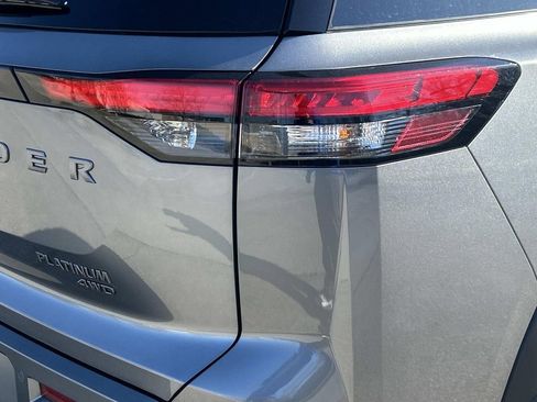 New 2026 Nissan Pathfinder Platinum AWD/4WD image 12