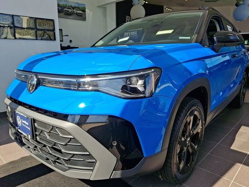 Used 2025 Volkswagen Taos SE image 1