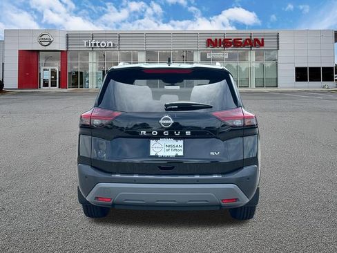 Used 2023 Nissan Rogue SV w/ SV Premium B Package FWD image 6