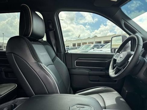 Used 2025 RAM 3500 Laramie AWD/4WD image 15