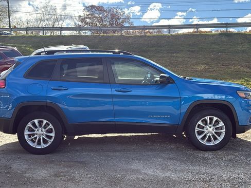 Certified 2022 Jeep Cherokee Latitude Lux image 3