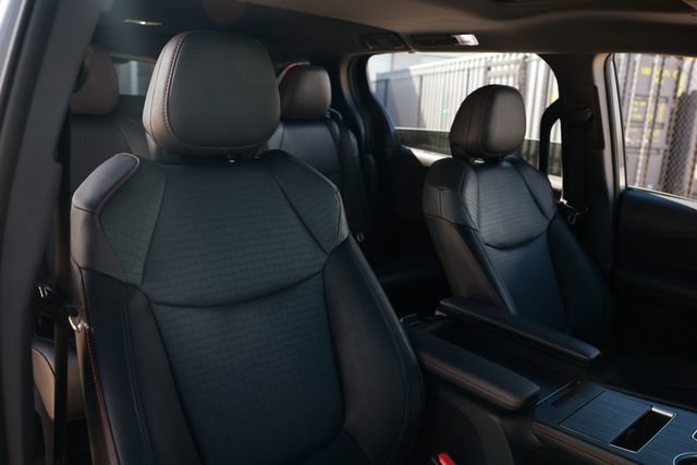 Used 2023 Toyota Sienna XSE FWD image 19