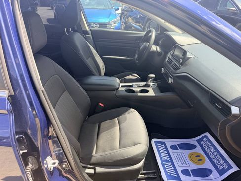Used 2024 Nissan Altima 2.5 S FWD image 17