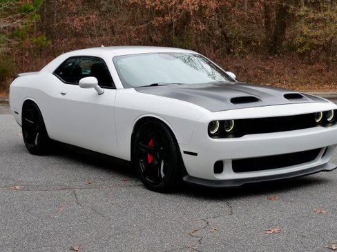 Used 2020 Dodge Challenger SRT Hellcat w/ Plus Package image 4
