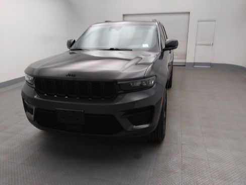 Used 2022 Jeep Grand Cherokee Altitude image 15