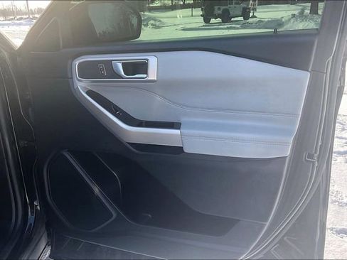 Used 2022 Ford Explorer XLT w/ Equipment Group 202A image 26