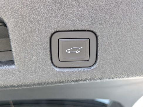 Used 2025 Chevrolet Traverse LT FWD image 16
