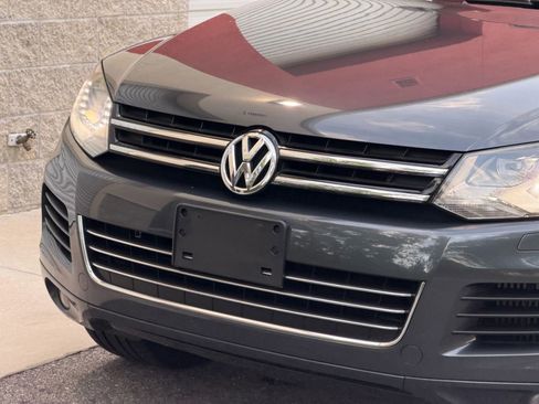 Used 2012 Volkswagen Touareg Sport AWD/4WD image 33