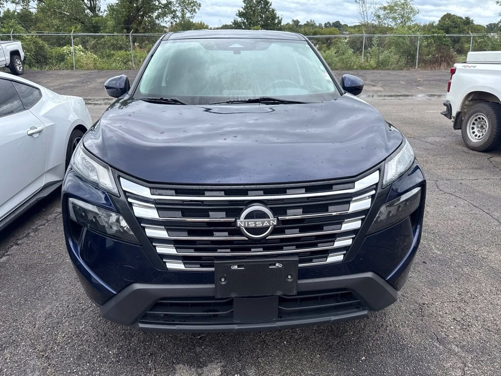 Used 2024 Nissan Rogue SV AWD/4WD image 2