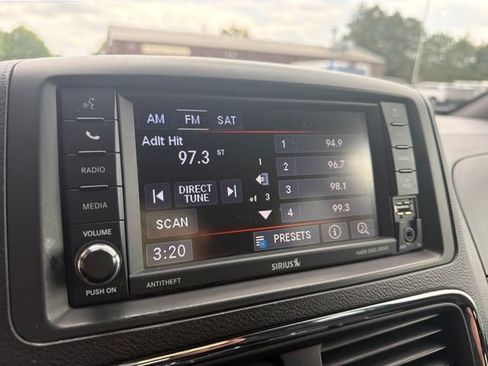 Used 2020 Dodge Grand Caravan SE FWD image 22