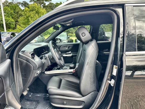Used 2023 Mercedes-Benz GLB 250 w/ Premium Package image 3