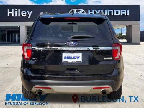 Used 2017 Ford Explorer XLT w/ Equipment Group 202A FWD image 5
