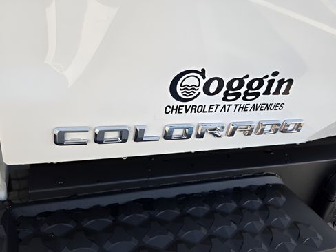 New 2026 Chevrolet Colorado ZR2 w/ Technology Package AWD/4WD image 15