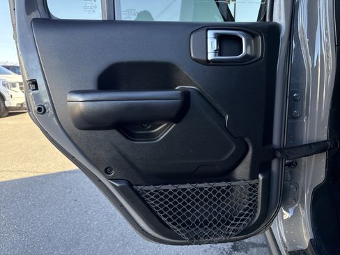 Used 2020 Jeep Gladiator Rubicon w/ Trailer Tow Package image 32