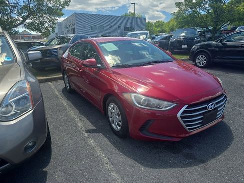 Used 2017 Hyundai Elantra SE FWD image 2