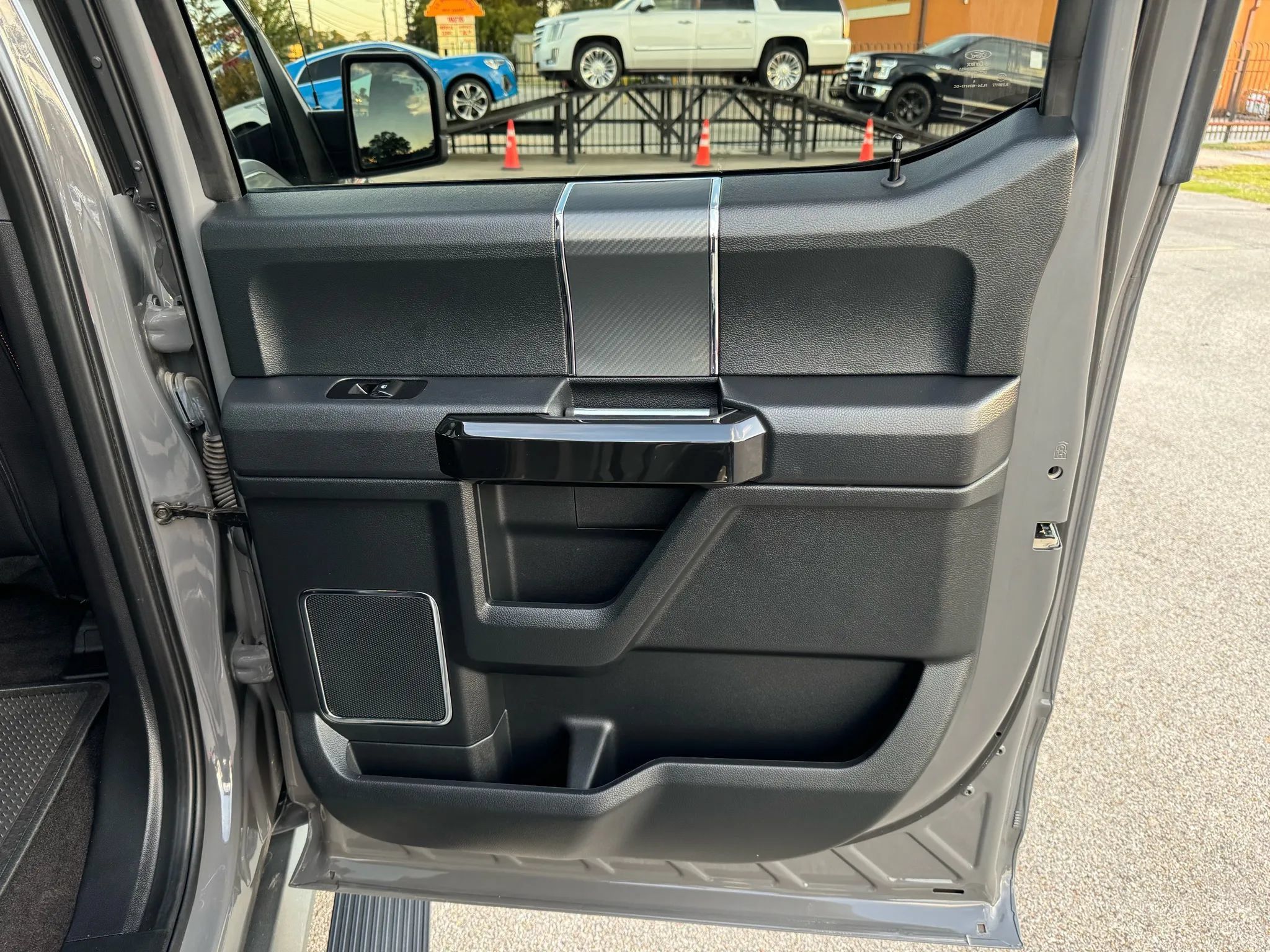 Used 2020 Ford F150 Lariat w/ Equipment Group 502A Luxury AWD/4WD image 32
