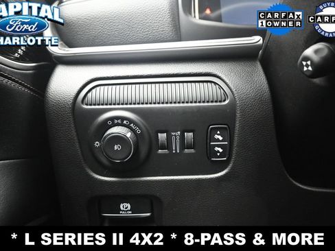 Used 2024 Jeep Wagoneer L Series II RWD image 19