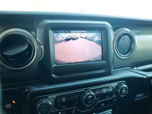 Used 2023 Jeep Wrangler Unlimited AWD/4WD image 24