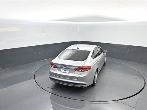 Used 2018 Ford Fusion SE w/ Fusion SE Technology Package image 24