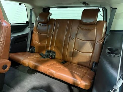 Used 2018 Cadillac Escalade Premium Luxury AWD/4WD image 27