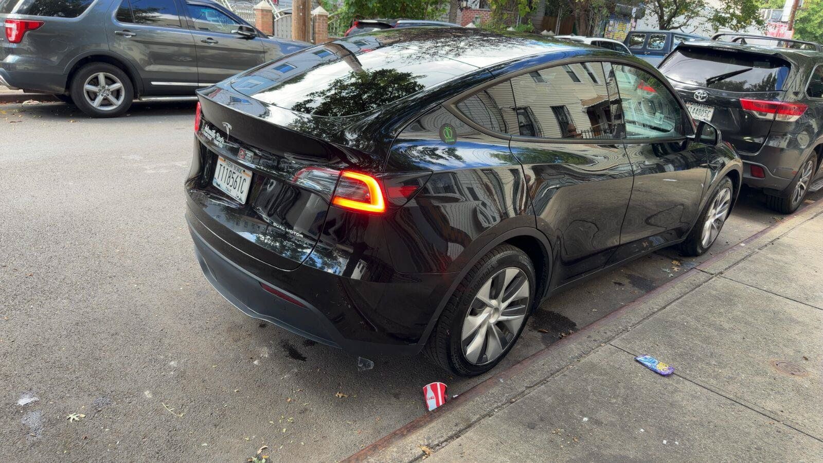 Used 2023 Tesla Model Y Long Range AWD/4WD image 3
