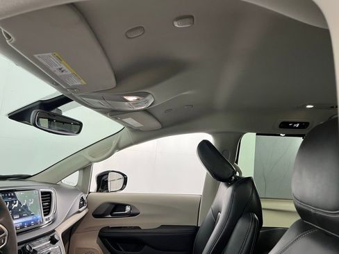 Used 2024 Chrysler Pacifica Touring-L image 24